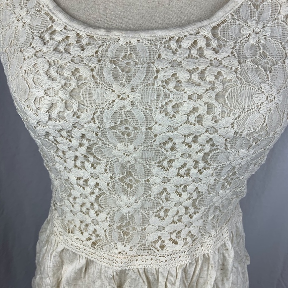 Paper Crane Lace top - Picture 4 of 5